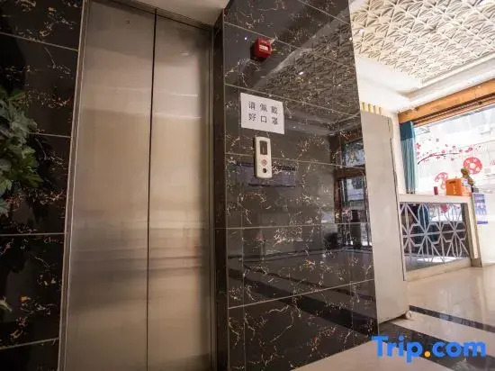 West Bridge Business Hotel (Yuetu Square Guangfeng Middle School)