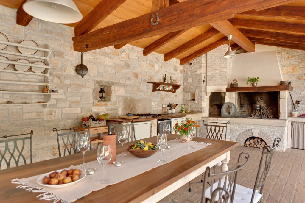 Lipa in Krnica with 4 bedrooms and 3 bathrooms