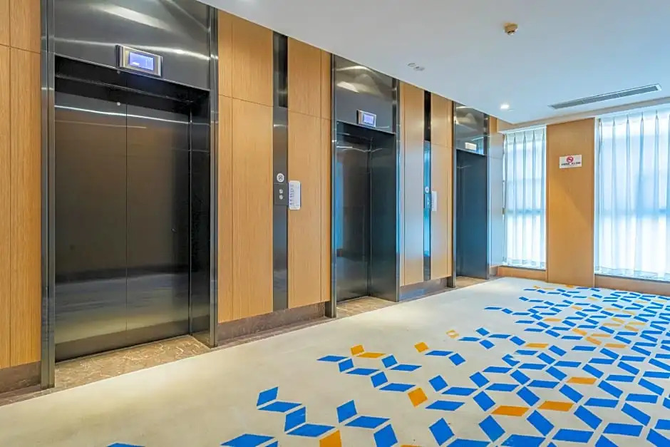 Mingyu Rezen Hotel (Chengdu Happy Valley Southwest Jiaotong University)