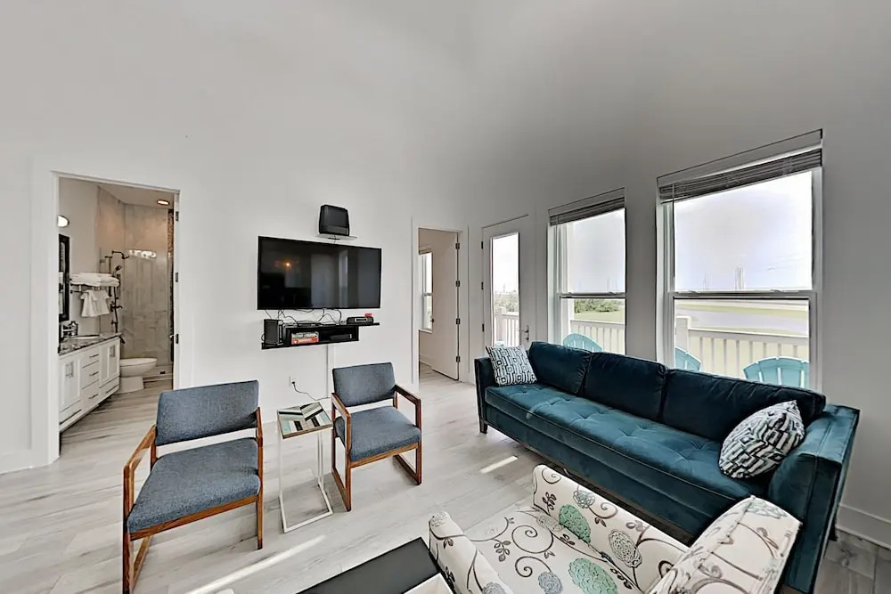 Walk To Beach! Custom Gulf-view New Build W/ Pool 3 Bedroom Home