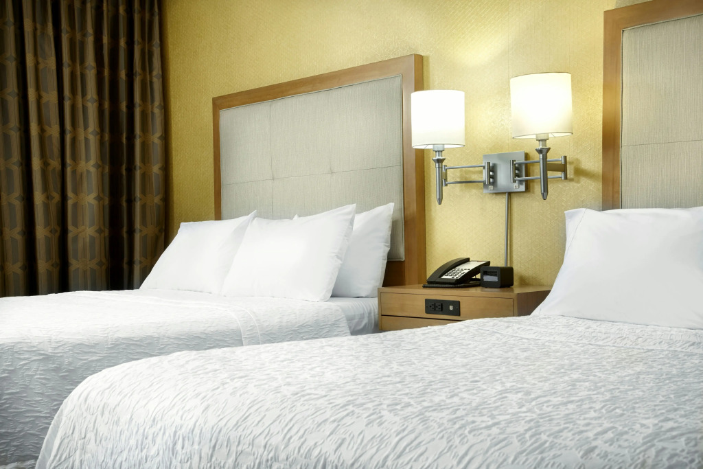 Hampton Inn & Suites Pittsburgh Airport South/Settlers Ridge