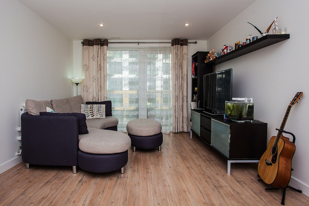 2 Bedroom Apartment With Balcony