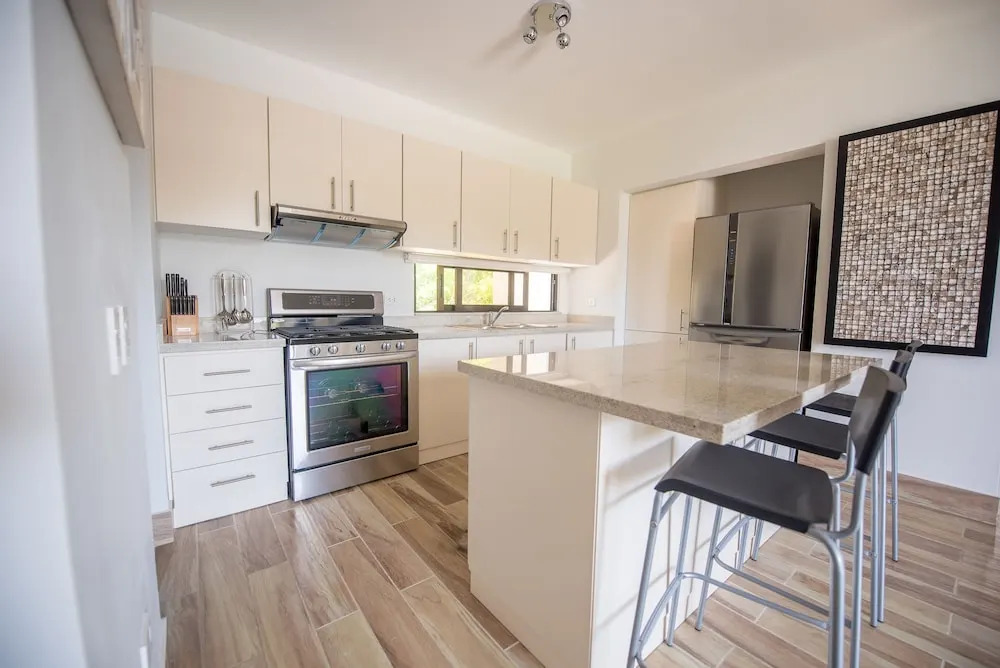 Los Cocos Residences