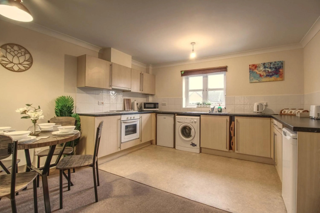 Sunnydale Serviced Apartments - Central location, with allocated parking