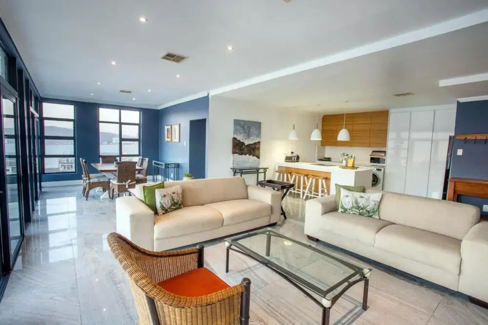 uSHAKA WATERFRONT - PALATIAL PRIVATE PENTHOUSE