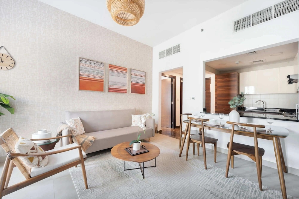 Dubai Marina Sleeps 3 Very Close to the Beach