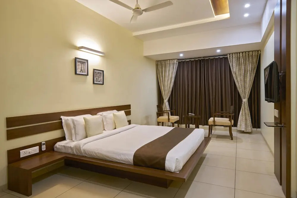 Hotel 3 Leaves Kolhapur