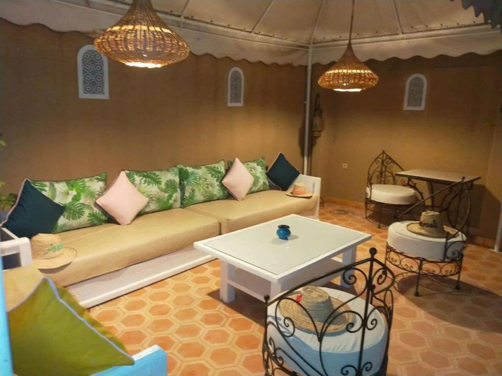 RIAD AWINATI Location Privatisée , Piscine a jets, Petit déjeuner et magnifique Rooftop avec vue a 360