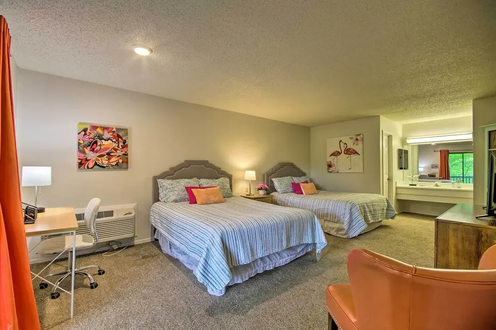 Osage Beach Home w/ Private Hot Tub: Near Lake!