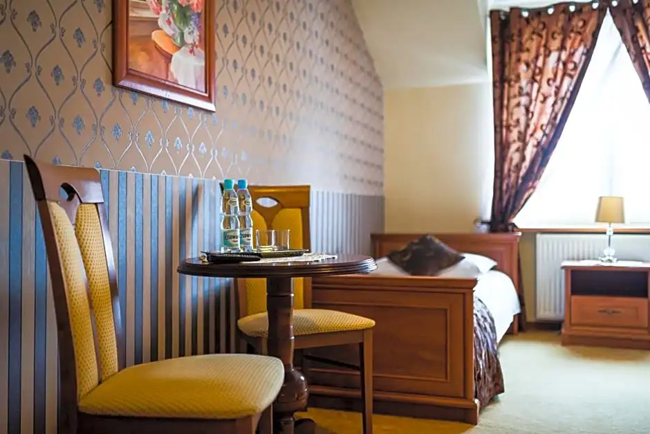 Hotel Pałac Akropol