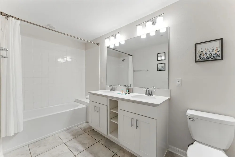 Elegant 2BR in Storey Lake Top Location