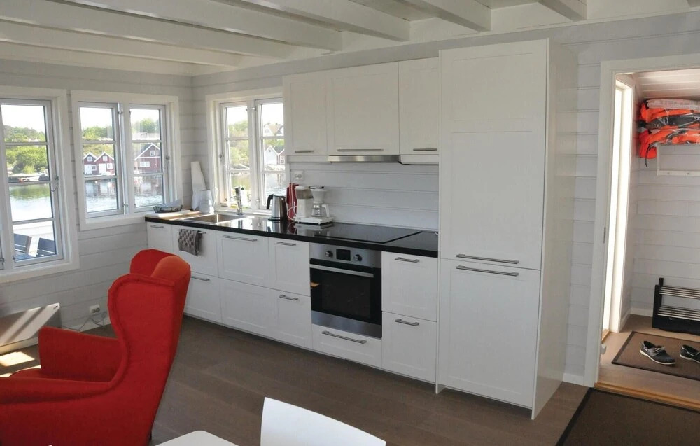 Beach Front Home In Flekkerøy With Wifi