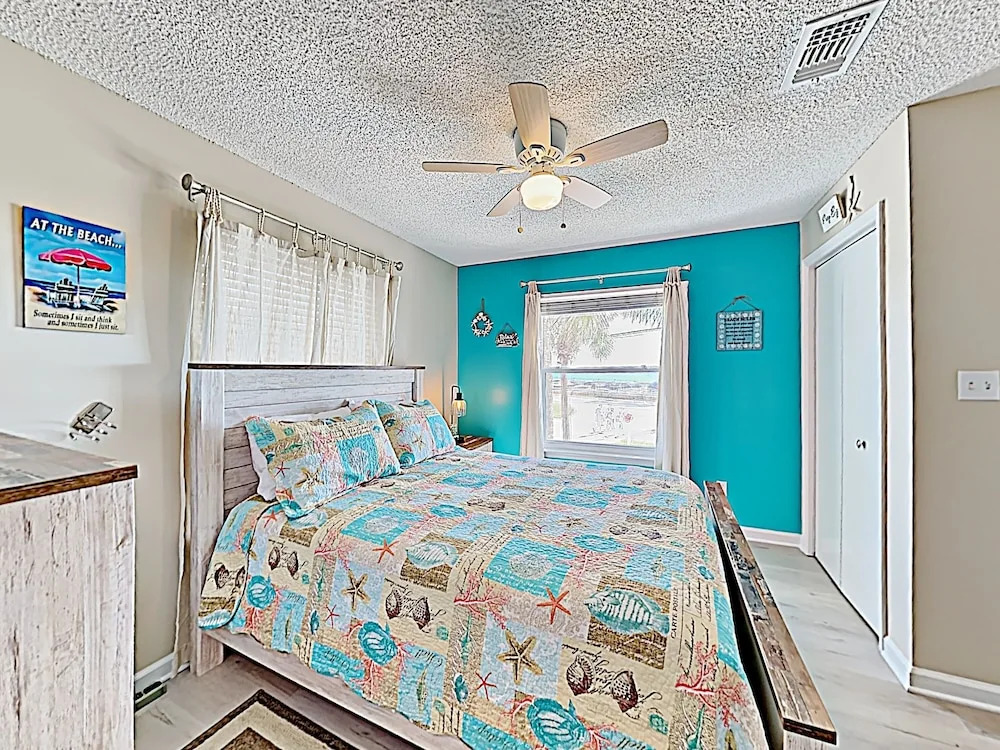Steps To Beach! Chic Gulf-view Corner Unit W/ Pool 1 Bedroom Condo