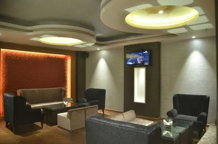 Ewington Hotel