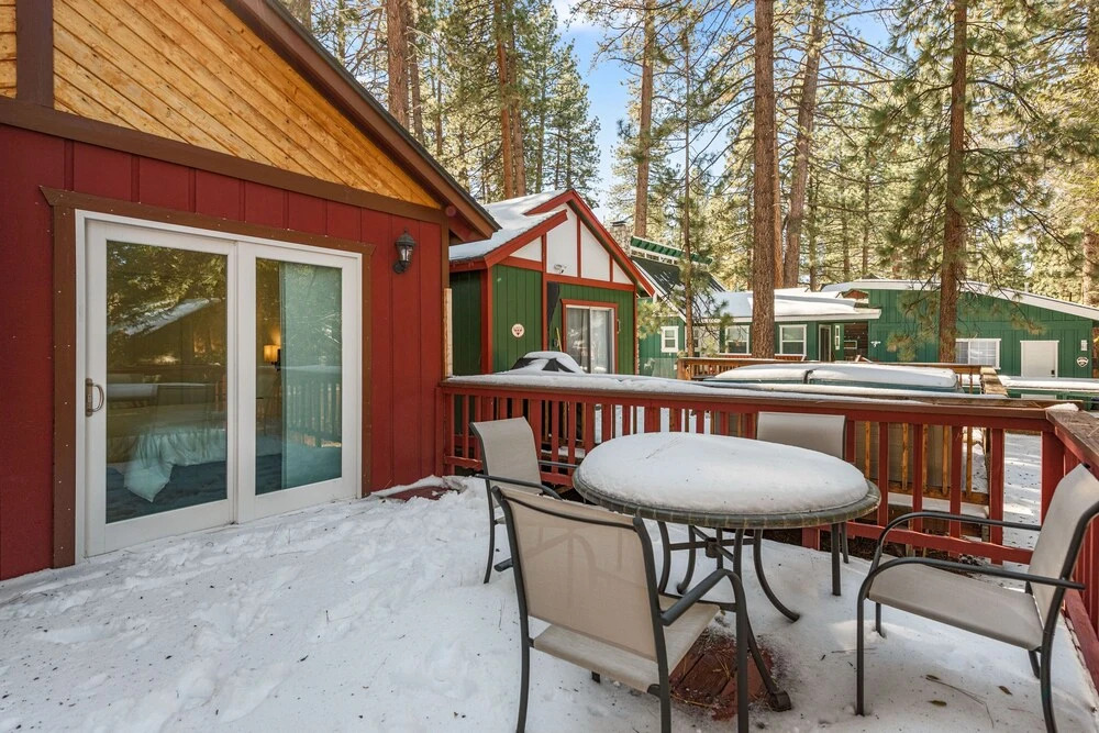 Moonridge Vibes - Walk To Bear Mountain, Alpine Zoo, And Hiking Trails! 2 Bedroom Cabin