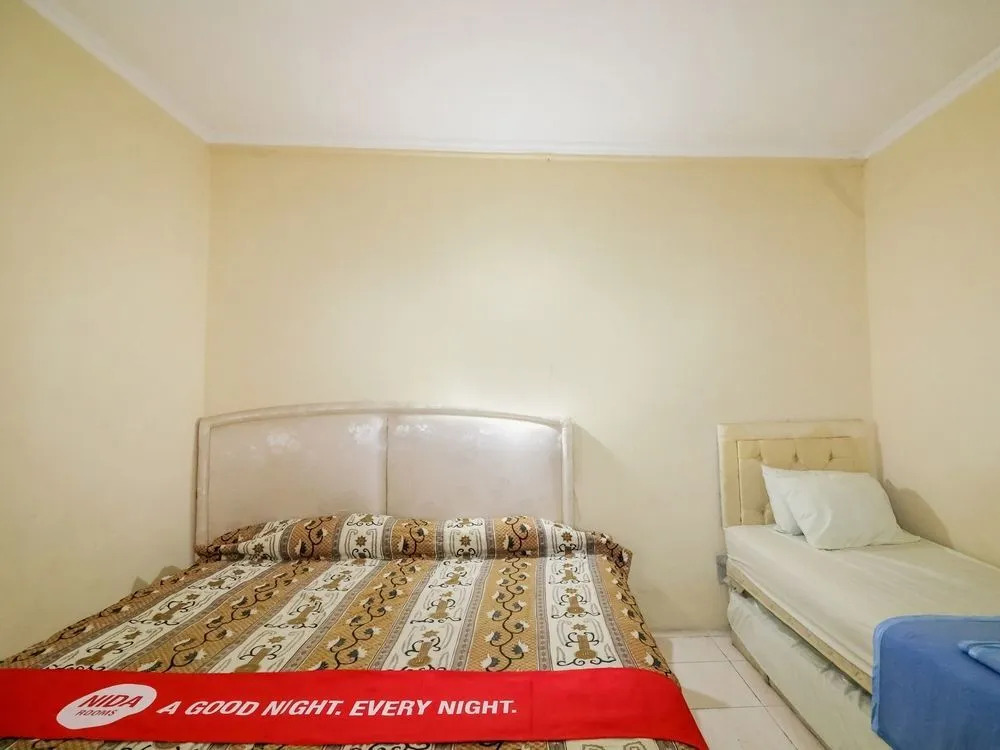 Nida Rooms 9 Kraton Tugu Railway Station at Hotel Queen Star