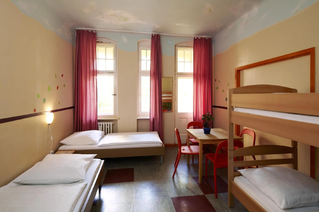 Three Little Pigs Hostel - Your Berlin Castle
