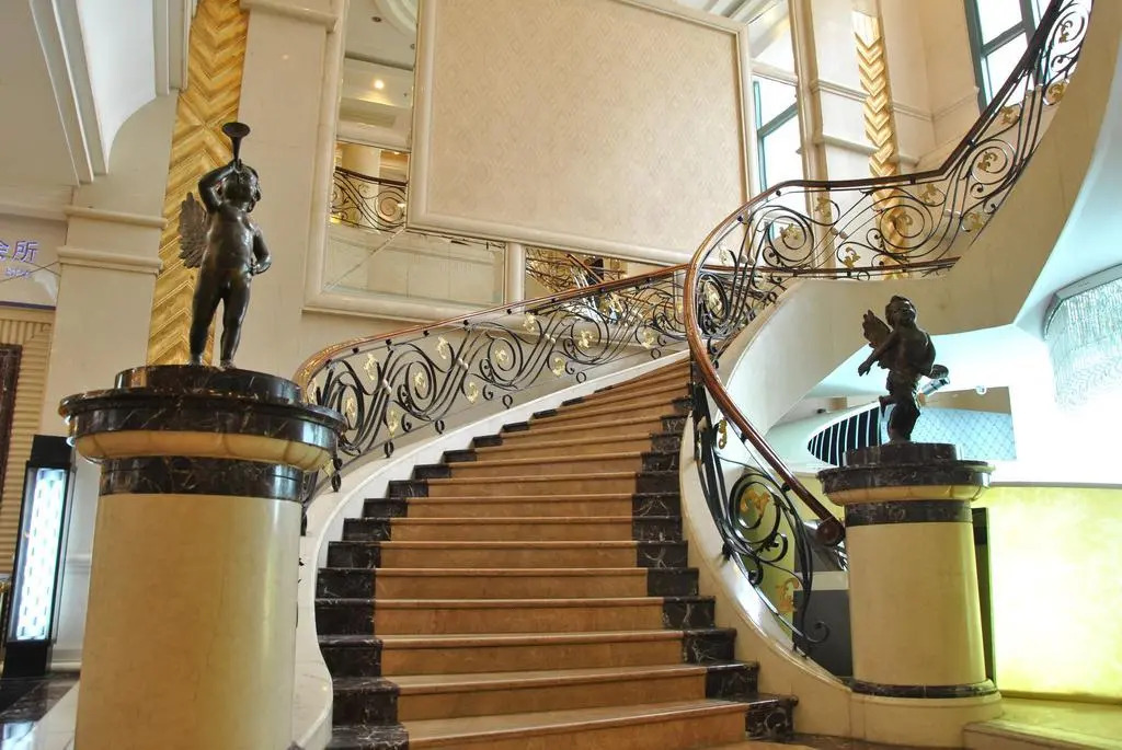 Regal Riviera Hotel