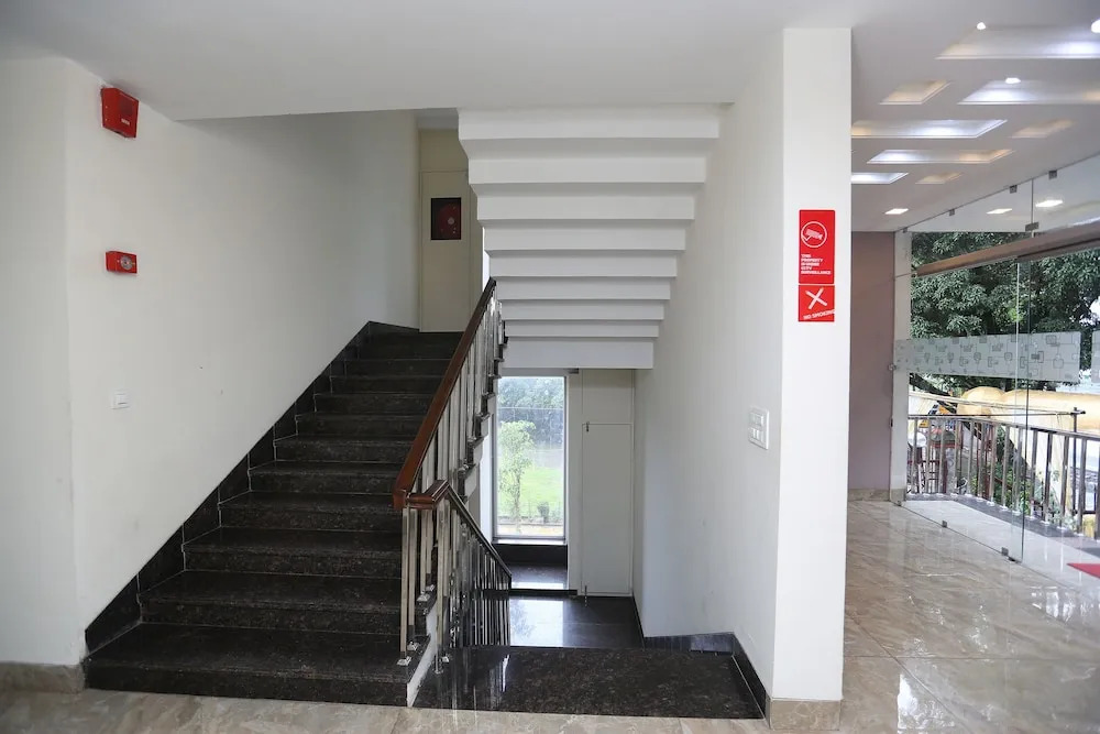 OYO 9667 Sashtrdhara Road
