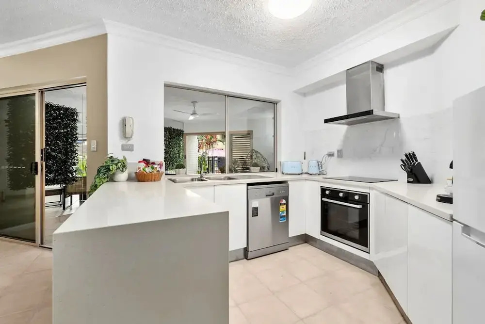 Reef Apartment Cairns - 4 Pools Resort BBQ