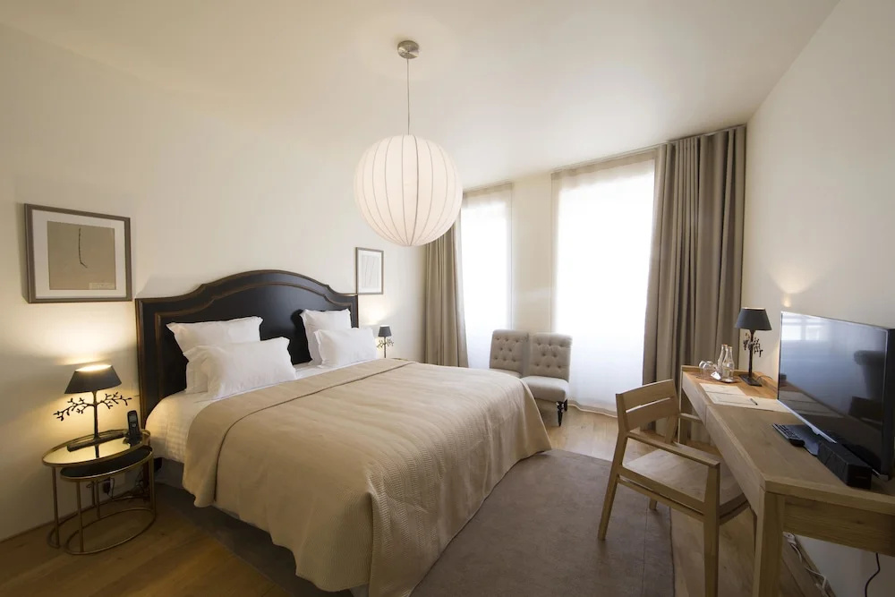 Hôtel de la Villeon - Hôtel 4**** - Bar - Jardins avec vues sur les vignobles - 50mns au sud de Lyon, en Ardèche