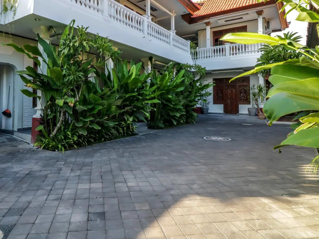Exis Tropical And Spa