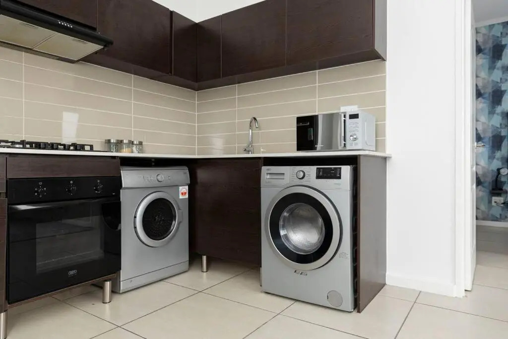 Alimama Spaces: the Manson's Greenstone