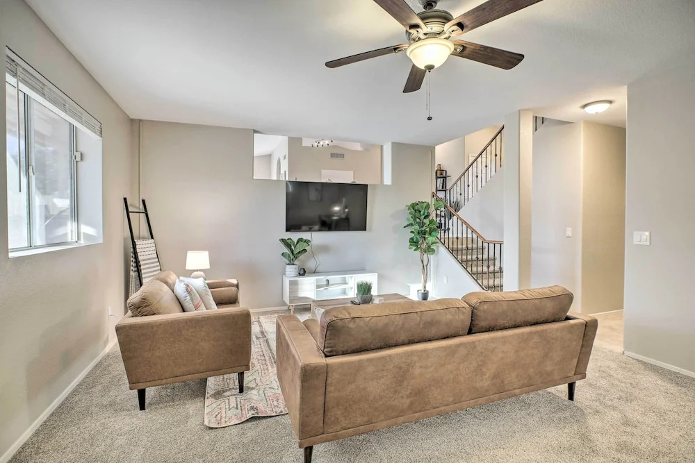 Glendale Escape w/ Pool ~ 1 Mi to Westgate!