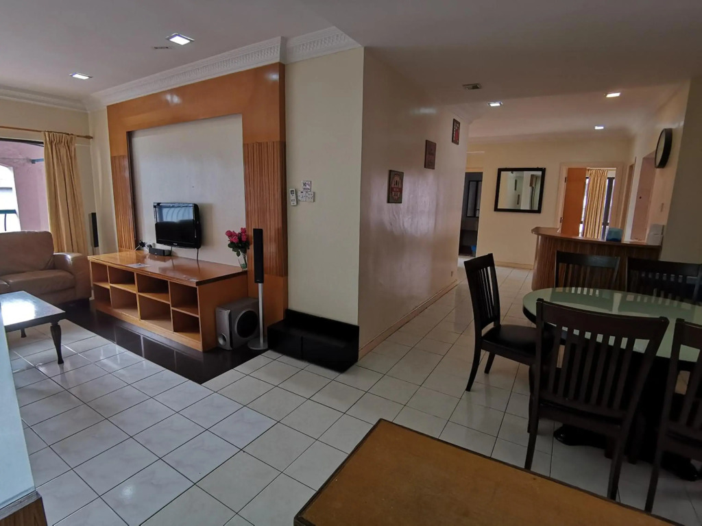 KK 5 Bedrooms Penthouse 3 Bedrooms Apartment Marina Court Resort Condominium