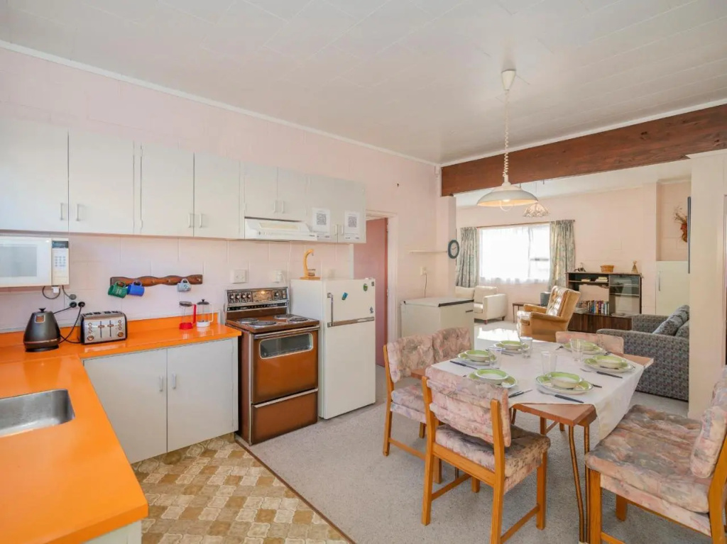 Cosy at Cooks - Cooks Beach Downstairs Holiday Unit
