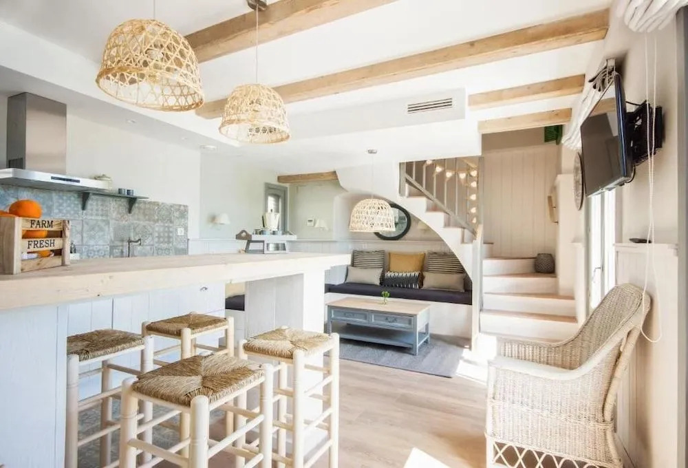 The Beach House Studios & Suites