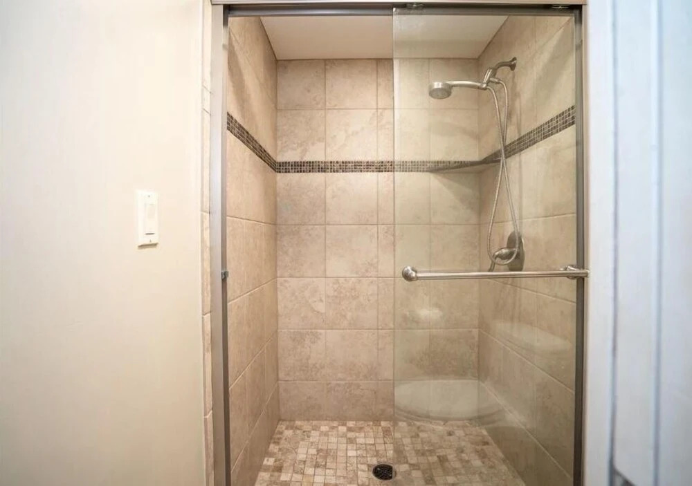 Royal Mauian, #307 2 Bedroom Condo by RedAwning