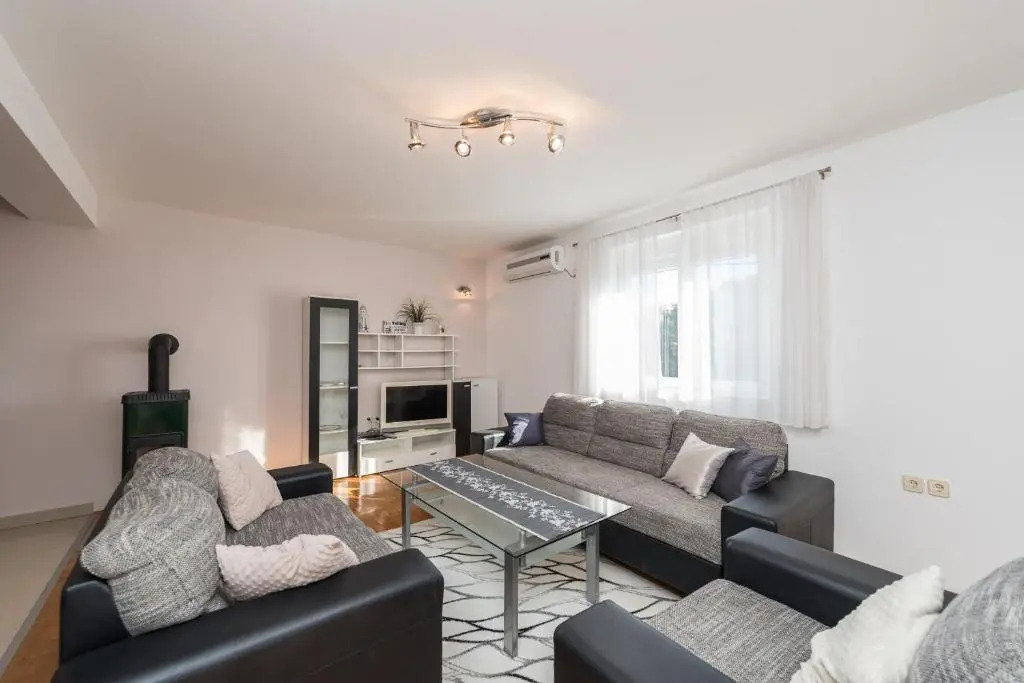 Family Friendly Pool House Ana near Zadar - Happy Rentals