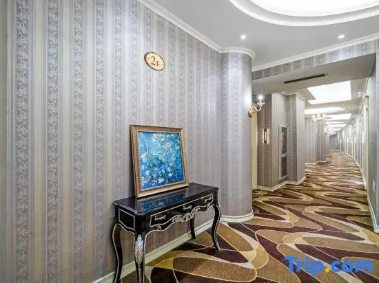Ruijia LiLan Ruibai-Yun Hotel (Deqing West Railway Station)