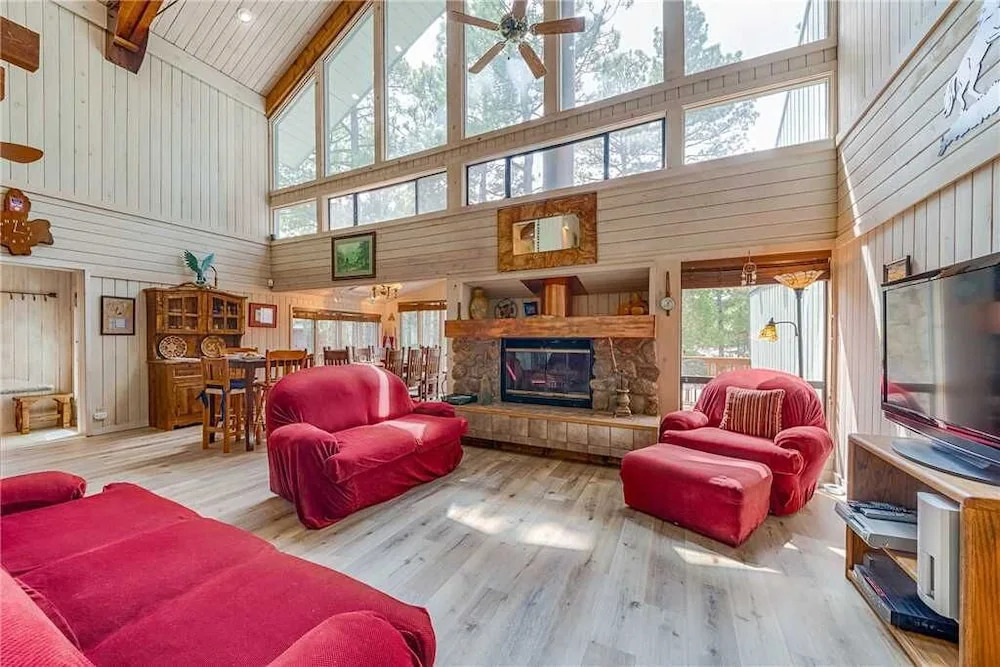 Alto Chalet - Three Bedroom Cabin with Hot Tub