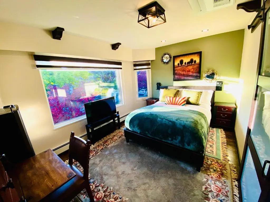 Neocolonial Nouveau Kensington Vacation Home