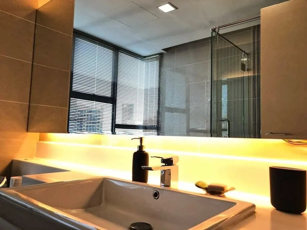 Executive 3 BR Condo by Naren