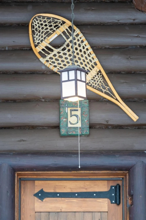 Storm Mountain Lodge & Cabins