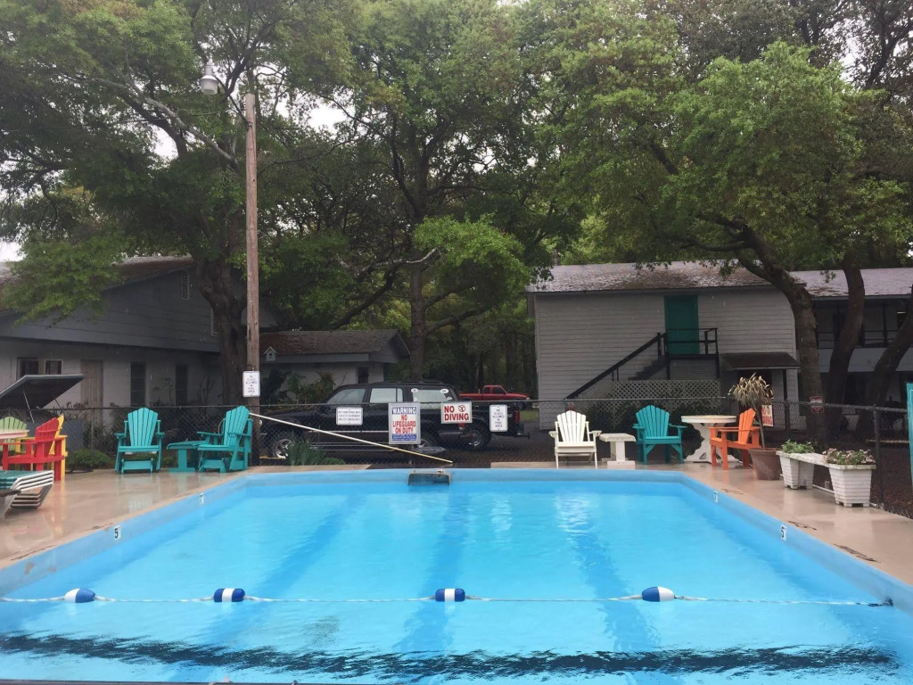 Captain's Cove Motel