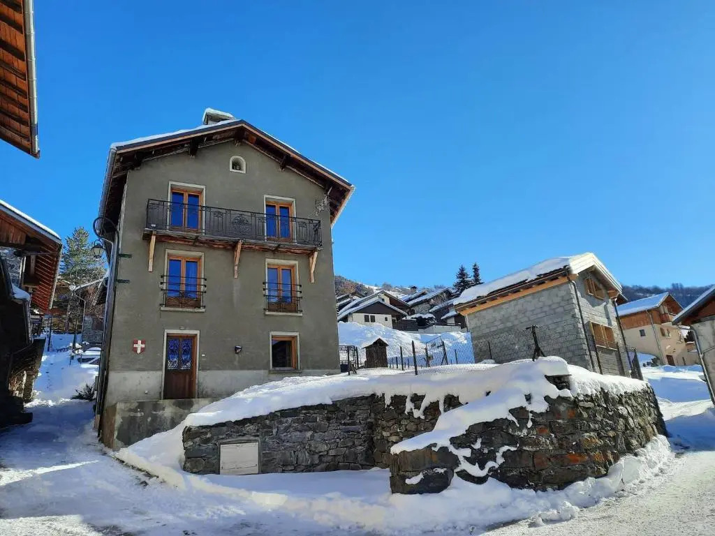 Chalet rénové 3 chambres, charme, WiFi gratuit, proximité pistes - FR-1-452-128