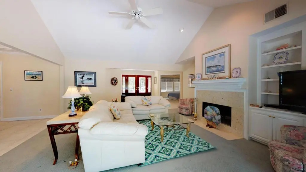 32 Heath Dr