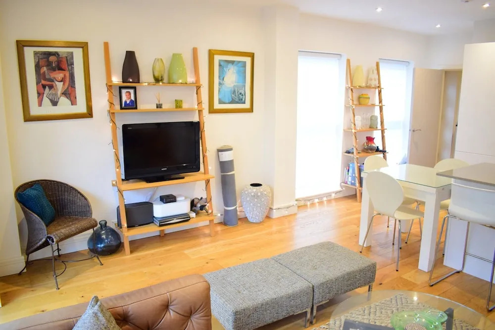 Bermondsey 2 Bedroom Flat With Garden