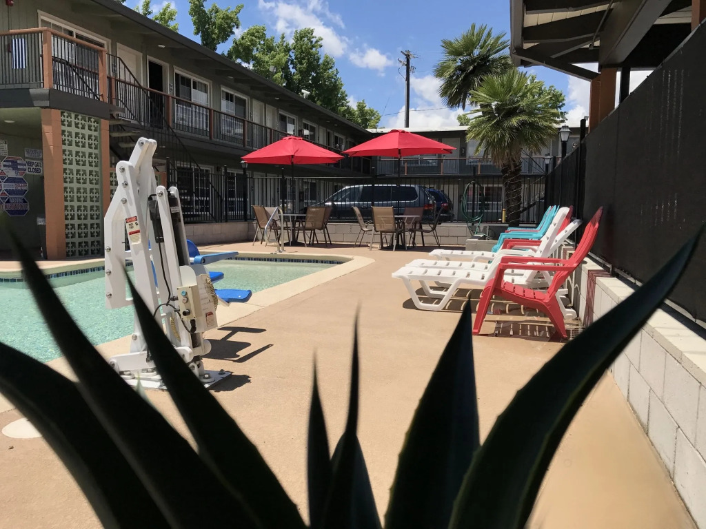 Thunderbird Lodge