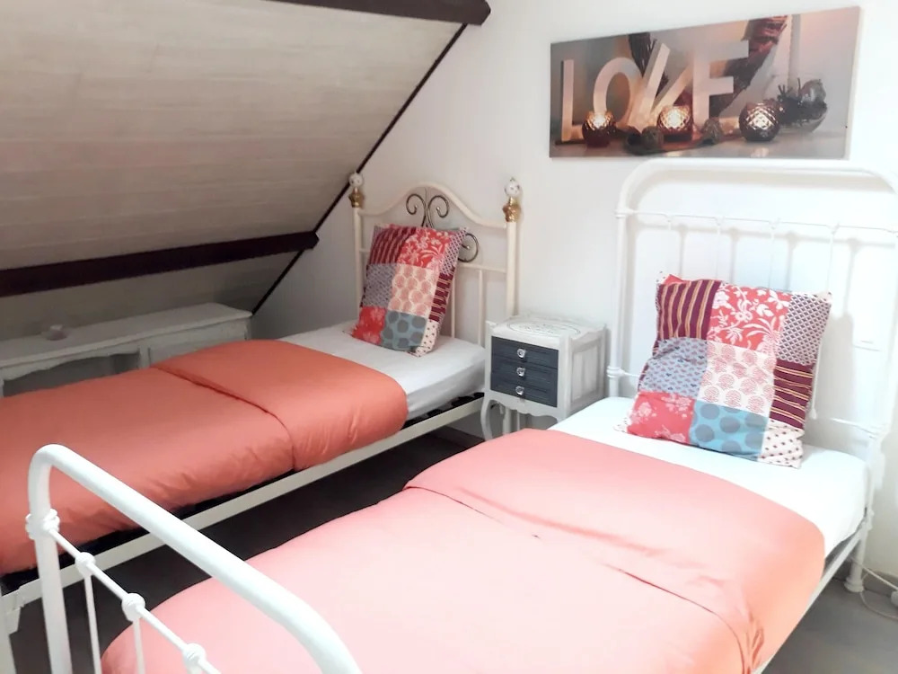 Property With one Bedroom in Sainte-marie-du-mont, With Enclosed Garden and Wifi - 100 m From the Beach