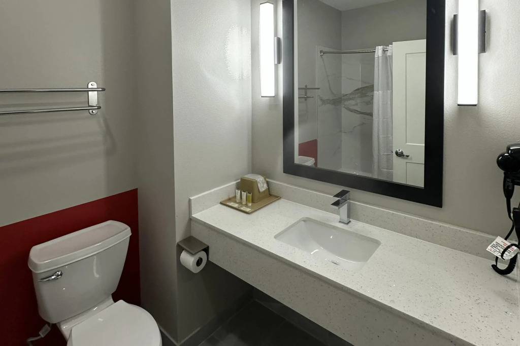 Super 8 By Wyndham Baytown