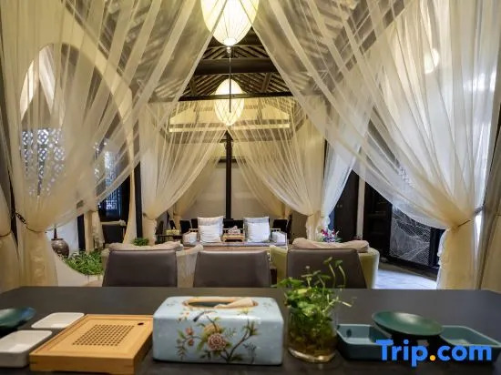 Yueshang Zen Space Homestay (Jinxi Ancient Town)
