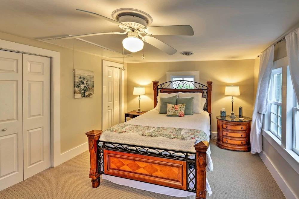 New Bern Home w/ Yard, Grill + Walkable Location