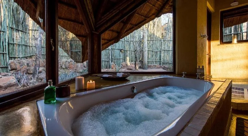 Tshwene Lodge