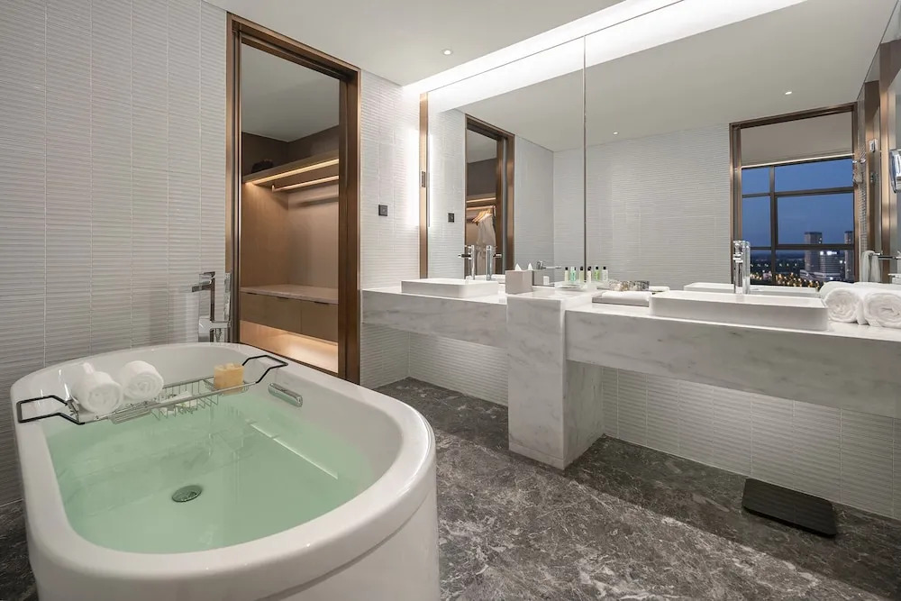 Holiday Inn Fuyang by IHG