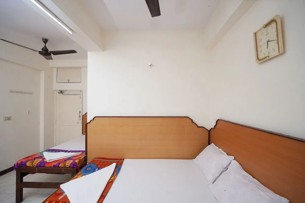 Spot On 38565 Hotel Surya